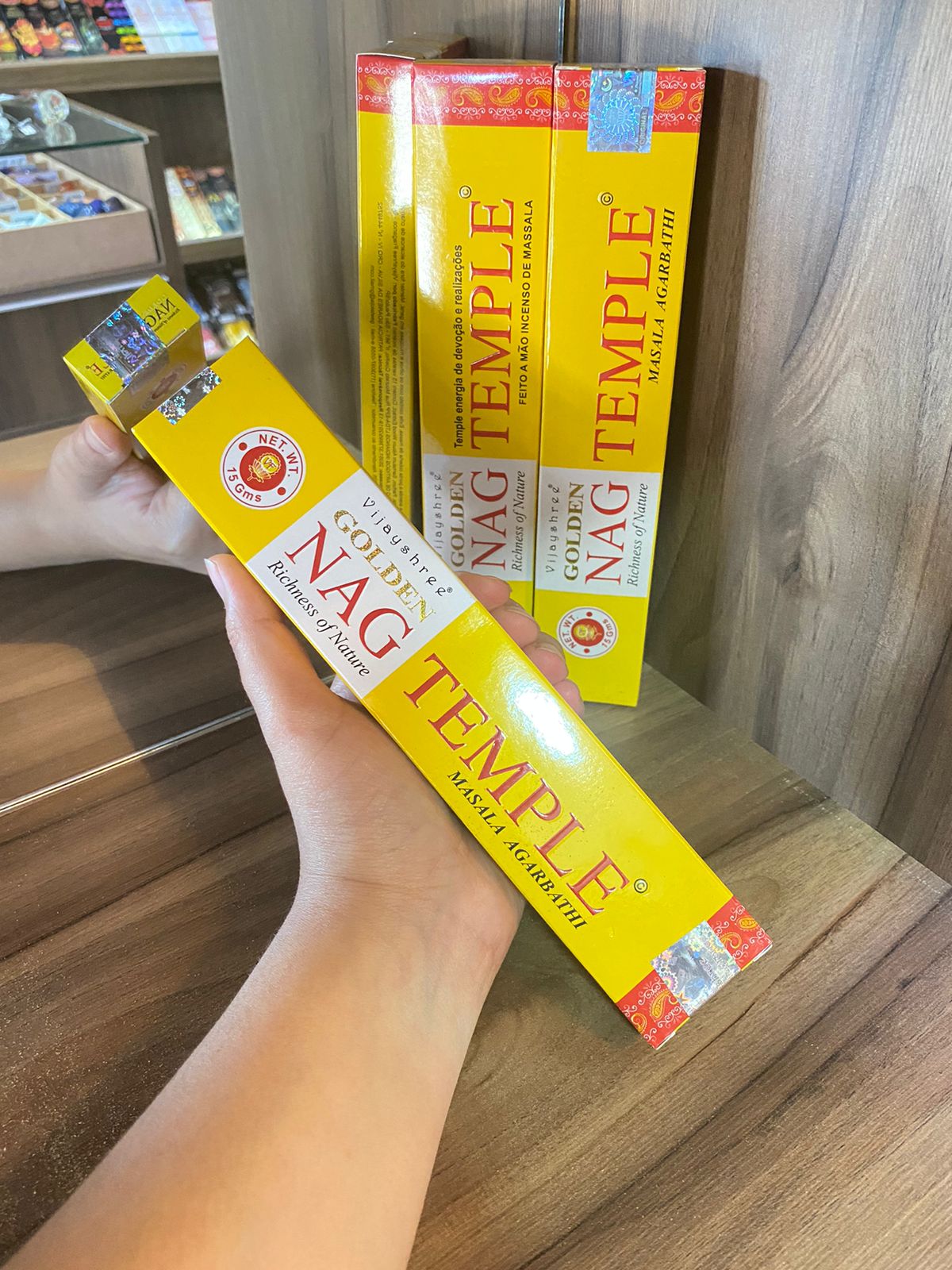 Golden Nag Temple – 10 Coni Di Incenso Naturali Con Supporto In Ceramica – Aroma Speziato Per Meditazione E Yoga