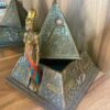 Ísis e Pirâmide Porta Objetos