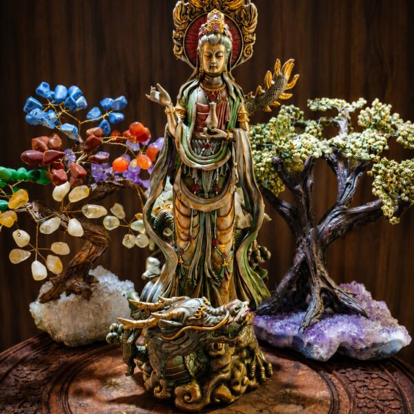 Kuan Yin com Dragão Resina