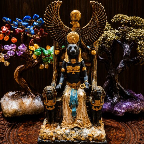 Deusa Sekhmet no Trono